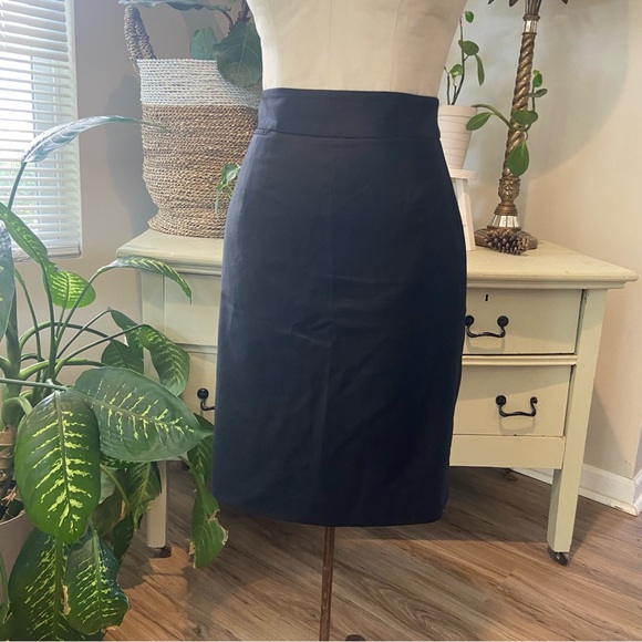 J Crew Pencil Skirt in Italian Stretch Wool, Size 8 - Picture 1 of 9